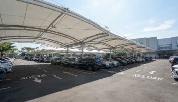 Kanopi Membrane untuk Parkir: Perlindungan Kendaraan dari Panas dan Hujan