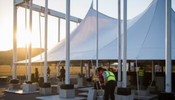 Struktur Pondasi Tenda Membrane Besar untuk Acara