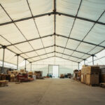 Tenda Membrane untuk Gudang Sementara: Solusi Izin & Durabilitas